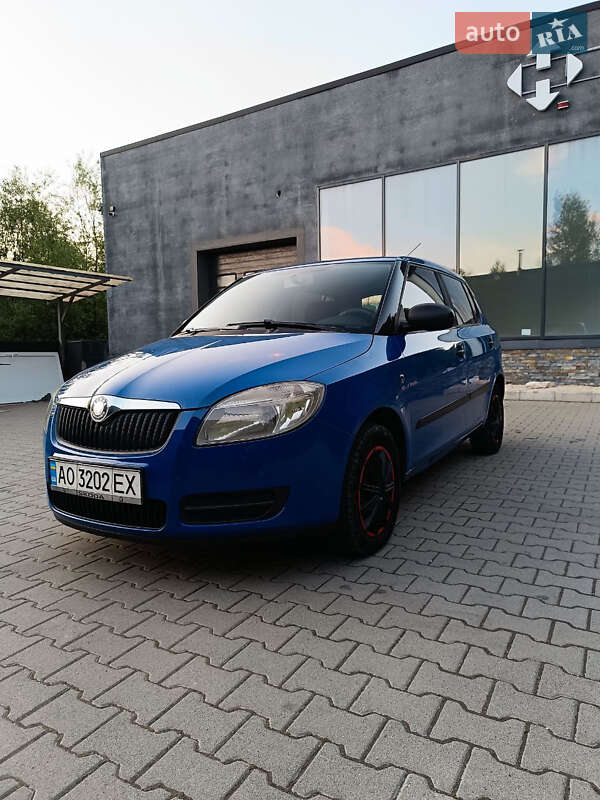 Хэтчбек Skoda Fabia 2010 в 