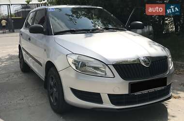 Хэтчбек Skoda Fabia 2014 в Сваляве
