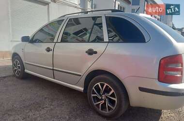 Універсал Skoda Fabia 2002 в Чернівцях