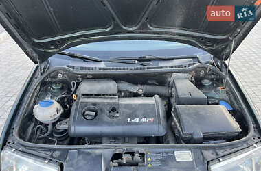 Хэтчбек Skoda Fabia 2003 в 