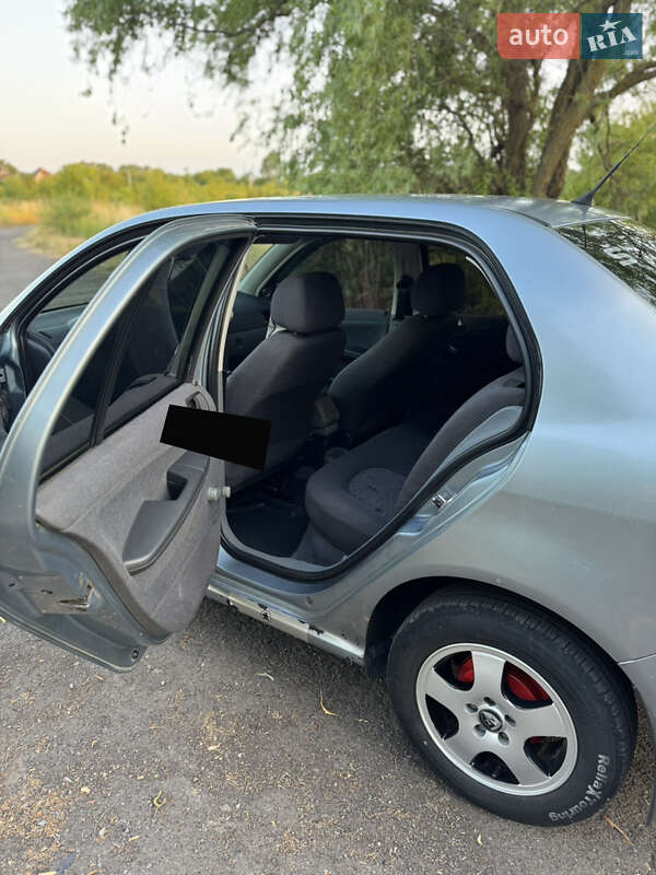 Седан Skoda Fabia 2002 в Ужгороде
