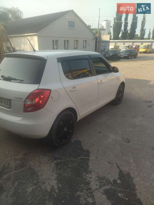 Хетчбек Skoda Fabia 2014 в Кропивницькому