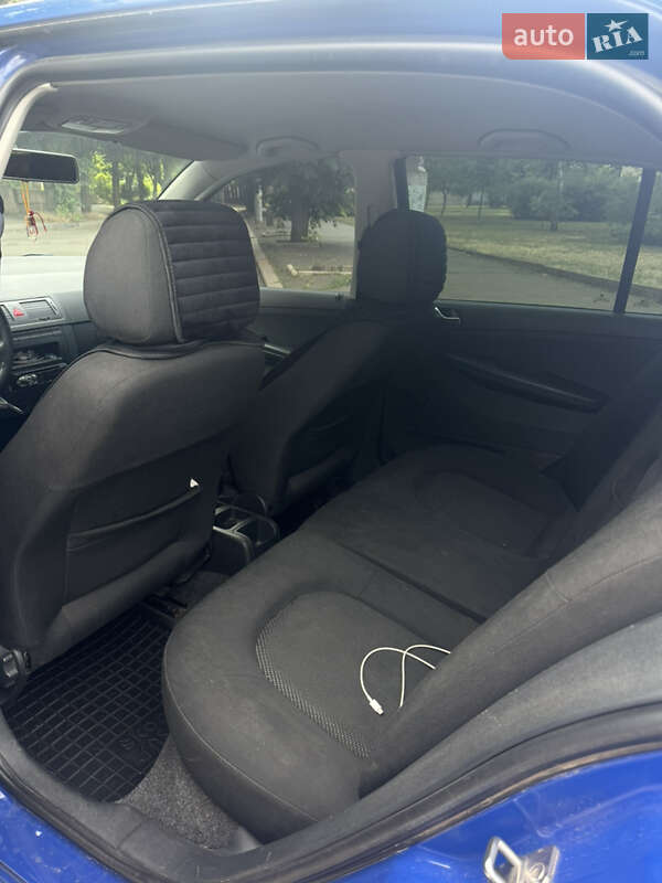 Хэтчбек Skoda Fabia 2004 в Кривом Роге