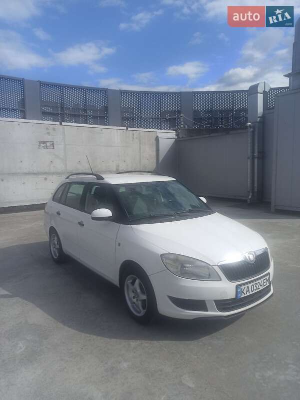 Універсал Skoda Fabia 2010 в Києві