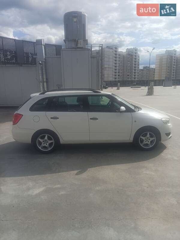 Універсал Skoda Fabia 2010 в Києві