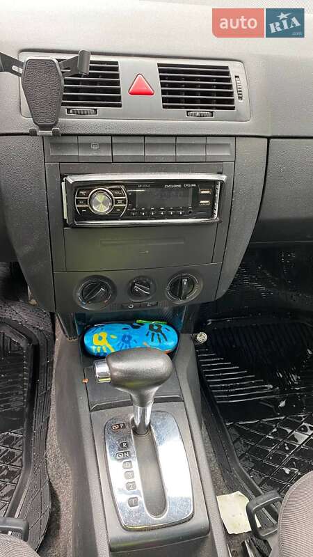 Хэтчбек Skoda Fabia 2006 в Киеве