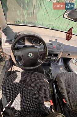 Хэтчбек Skoda Fabia 2004 в 
