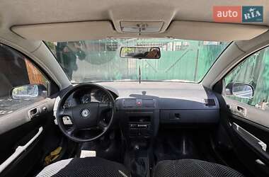 Хэтчбек Skoda Fabia 2004 в 