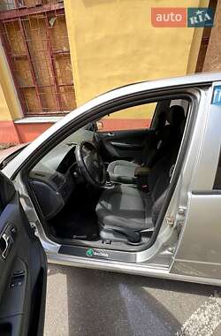 Седан Skoda Fabia 2004 в 