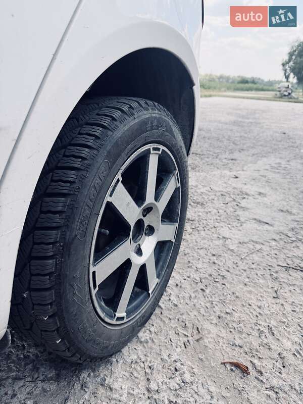 Хетчбек Skoda Fabia 2015 в Горішніх Плавнях