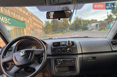 Хетчбек Skoda Fabia 2011 в 