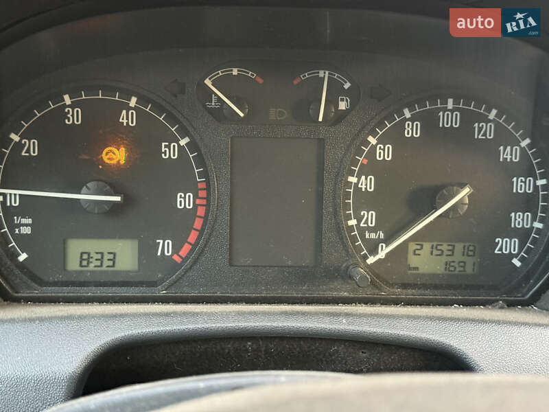 Седан Skoda Fabia 2003 в Киеве