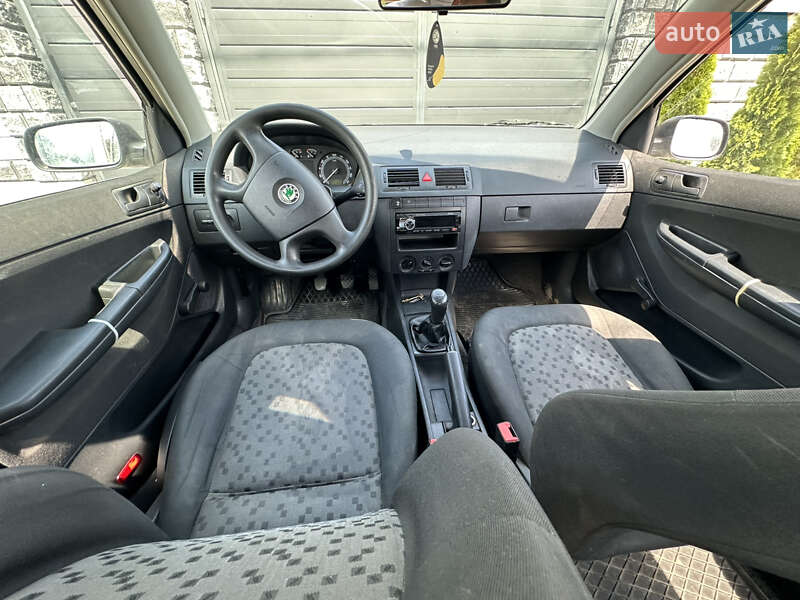 Хэтчбек Skoda Fabia 2006 в Ровно