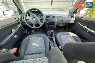Хэтчбек Skoda Fabia 2006 в 