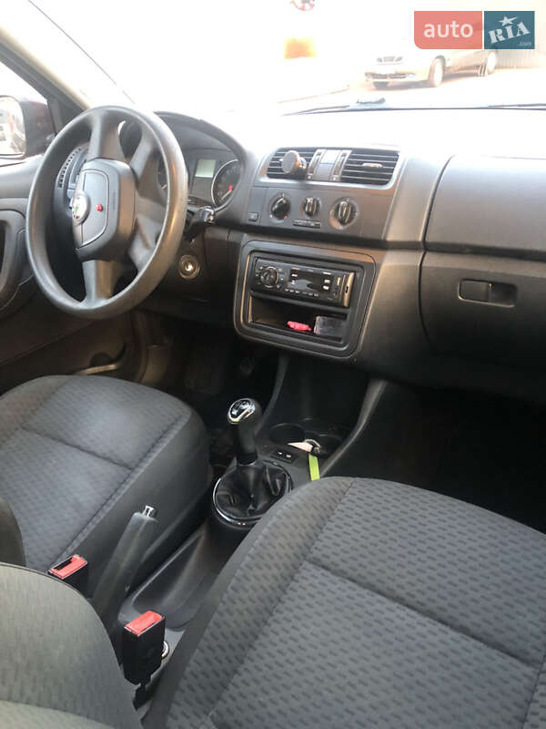 Хэтчбек Skoda Fabia 2011 в Кривом Роге