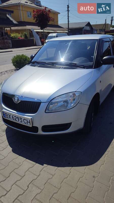 Хэтчбек Skoda Fabia 2009 в Полонном