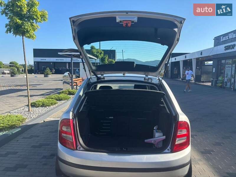 Хэтчбек Skoda Fabia 2003 в Хусте