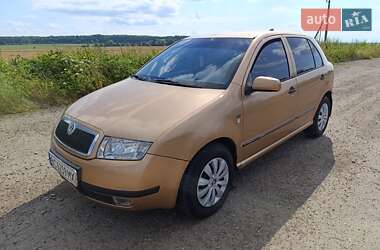 Хетчбек Skoda Fabia 2001 в 