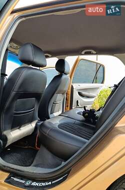 Хетчбек Skoda Fabia 2001 в 