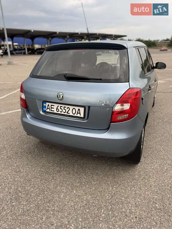 Хэтчбек Skoda Fabia 2010 в Днепре