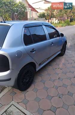 Хэтчбек Skoda Fabia 2006 в 
