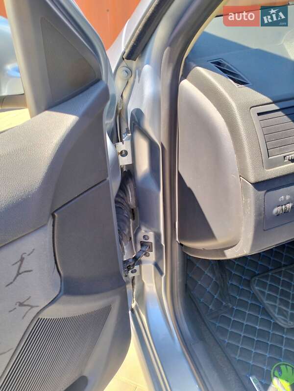 Універсал Skoda Fabia 2004 в Сумах