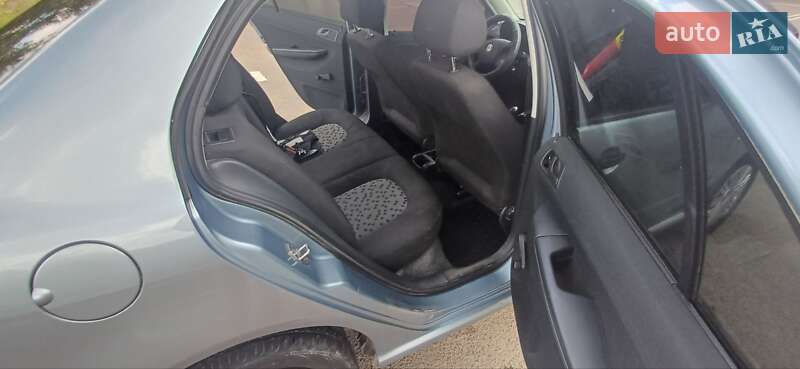 Седан Skoda Fabia 2004 в Кривом Роге