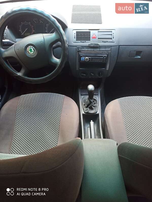 Седан Skoda Fabia 2006 в Днепре