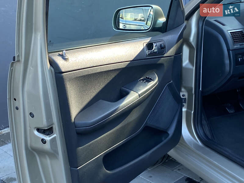 Хэтчбек Skoda Fabia 2005 в Калуше