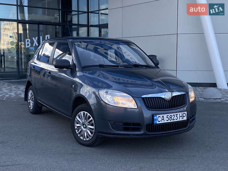 Хэтчбек Skoda Fabia 2008 в 