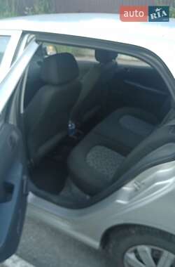Хэтчбек Skoda Fabia 2005 в 