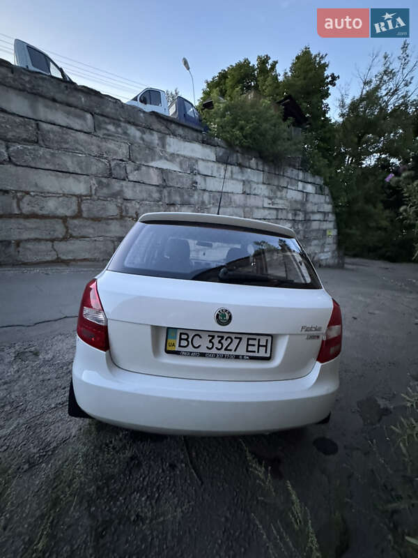 Хэтчбек Skoda Fabia 2011 в Львове