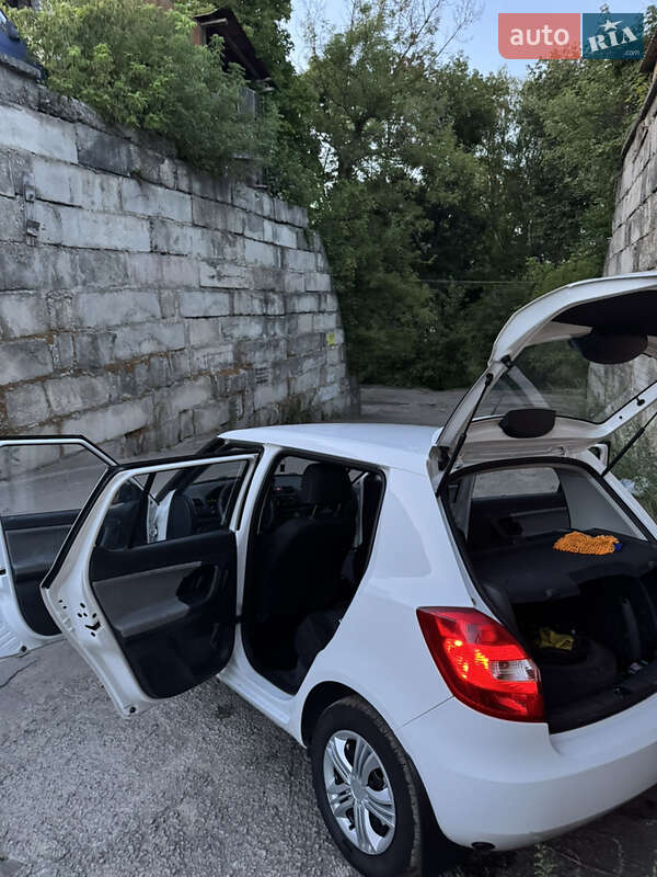 Хэтчбек Skoda Fabia 2011 в Львове