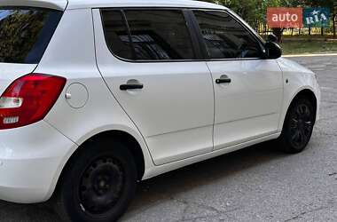 Хэтчбек Skoda Fabia 2012 в 