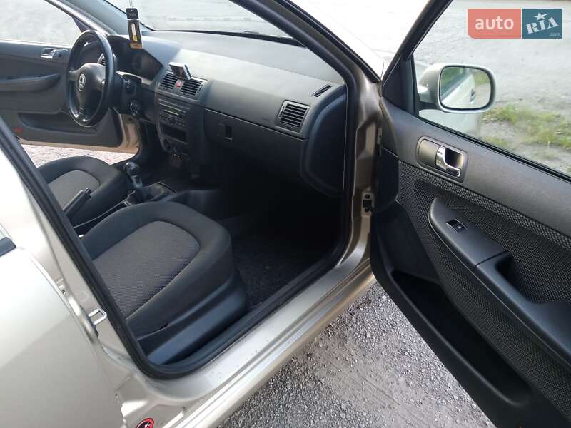 Седан Skoda Fabia 2005 в Тернополі