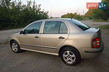 Седан Skoda Fabia 2005 в 