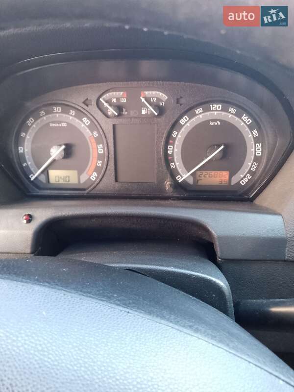 Седан Skoda Fabia 2004 в 