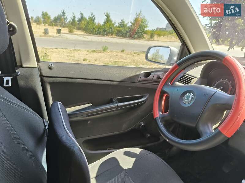 Хэтчбек Skoda Fabia 2005 в Арбузинке