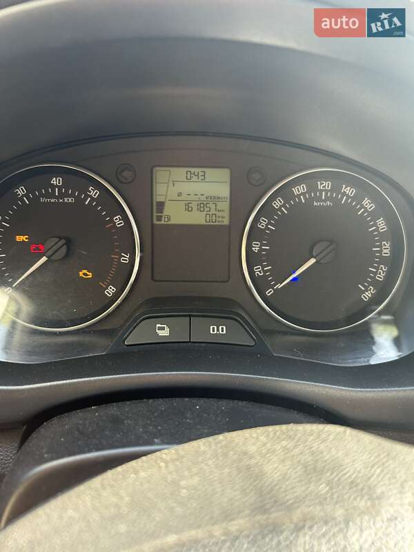 Хэтчбек Skoda Fabia 2010 в Житомире
