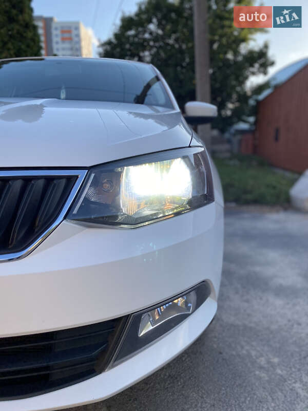 Хетчбек Skoda Fabia 2016 в Києві