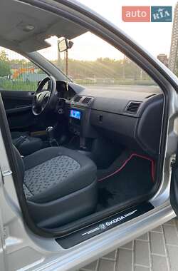 Хэтчбек Skoda Fabia 2006 в 