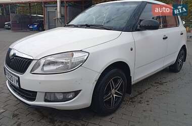 Хэтчбек Skoda Fabia 2011 в 