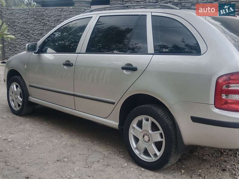 Седан Skoda Fabia 2003 в Трускавці