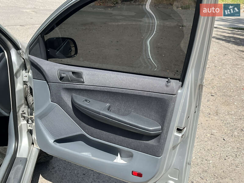 Седан Skoda Fabia 2001 в Кривом Роге