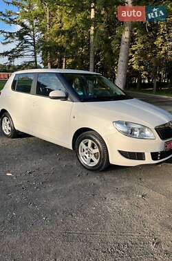 Хэтчбек Skoda Fabia 2014 в 