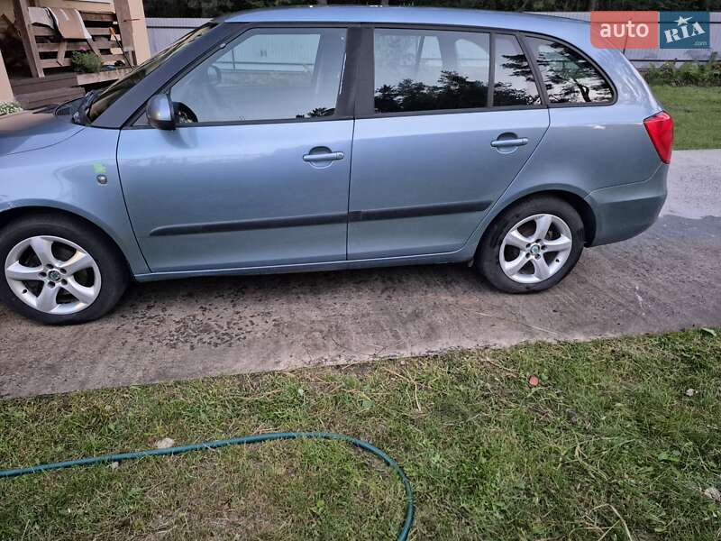 Універсал Skoda Fabia 2011 в Києві