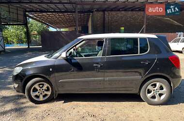 Хэтчбек Skoda Fabia 2011 в 