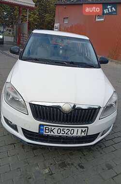 Хэтчбек Skoda Fabia 2011 в 