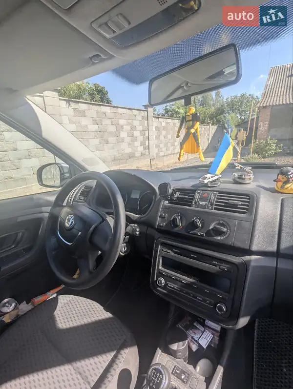 Skoda Fabia 2011 VIN TMBJM25J1C3028818 фото оголошення 2 з 41