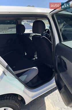 Хэтчбек Skoda Fabia 2011 в 